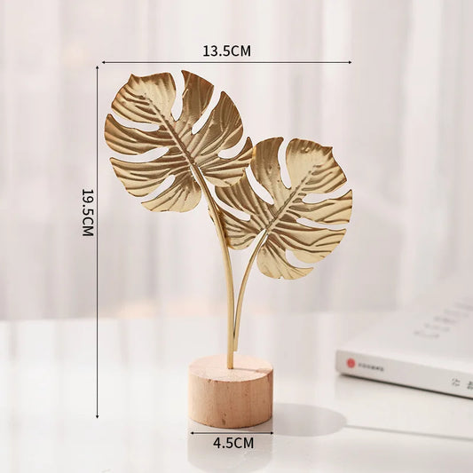 Golden Ginkgo Leaf Feather Metal Figurine – Elegant Desktop Ornament & Home Decor Sculpture