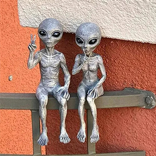 Funny Resin Alien Statue – UFO Garden Gnome for Outdoor & Home Decor