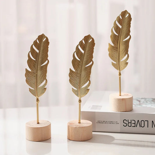 Golden Ginkgo Leaf Feather Metal Figurine – Elegant Desktop Ornament & Home Decor Sculpture