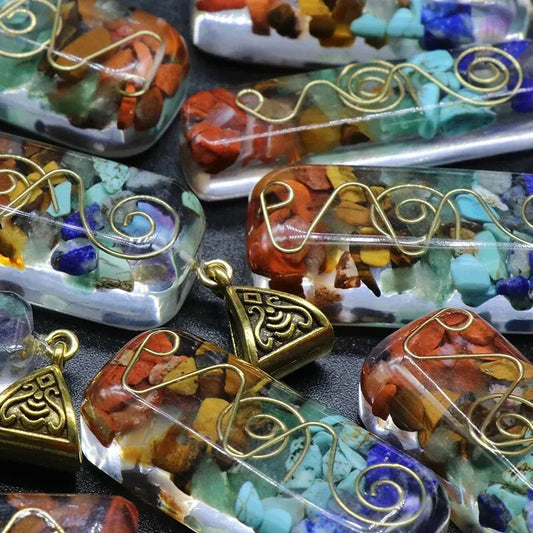 2pcs Natural Crushed Stone Quartz Resin Pendant Set